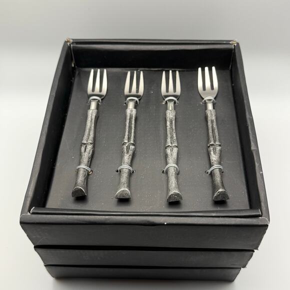 New Halloween Themed Skeleton Utensil Sets - Picture 2 of 5